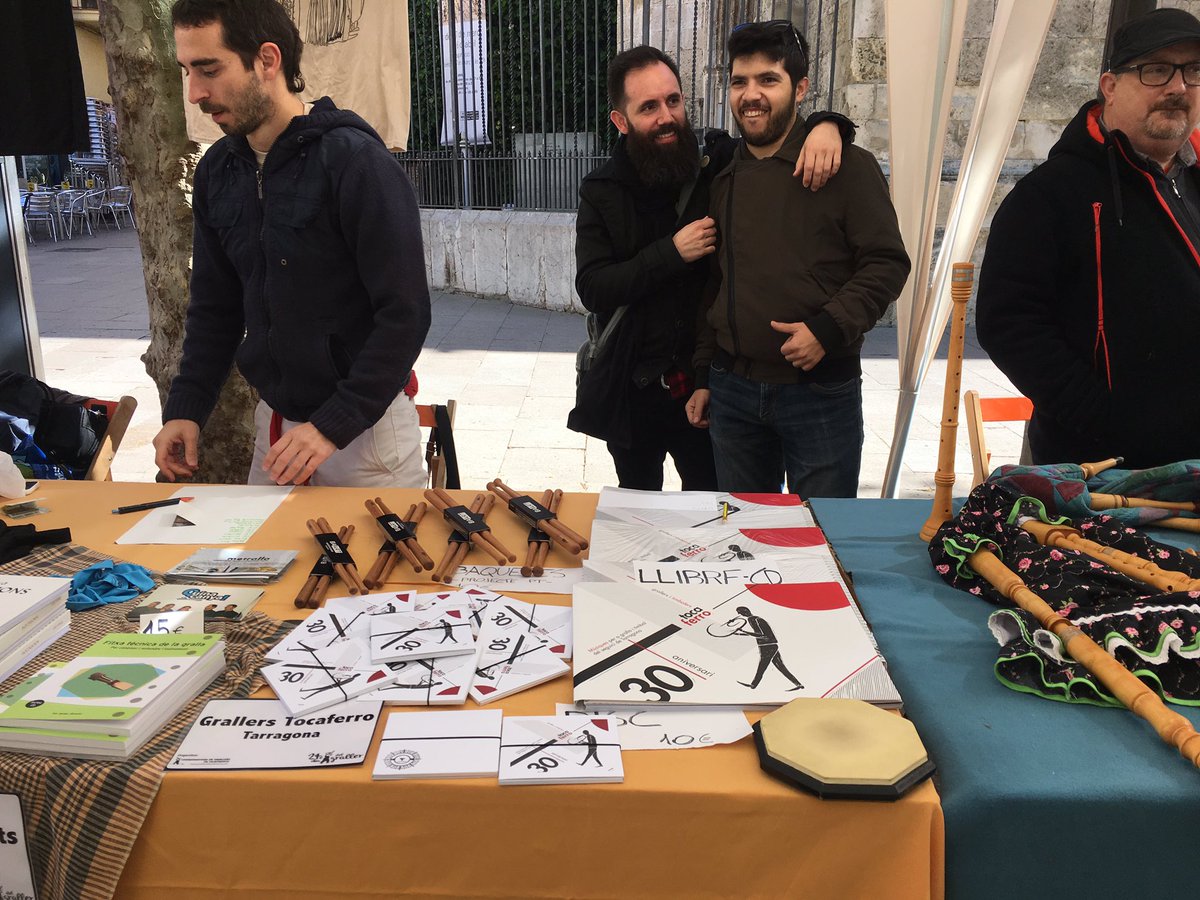 ElsTocaferro's tweet photo. Ja tenim el xiringuitu montat al 24è dia del graller de Vilafranca! @grallers @Projecte_PT  @TGNcultura #gralla https://t.co/HCjyrRM7Qz