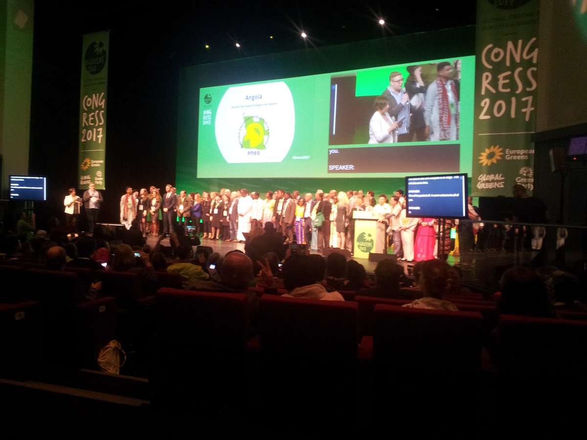 AliceGreenParty's tweet photo. On way home from an excellent time at #Greens2017 :-) Diolch o galon @globalgreens @europeangreens @TheGreenParty @WalesGreenParty Thanks! https://t.co/2Se4dTqlRn
