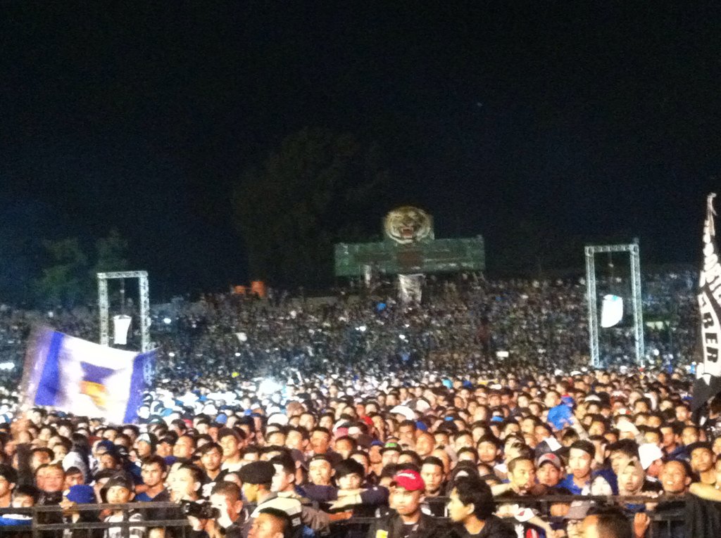 infoupdates_'s tweet photo. Suasana di dalam stadion siliwangi penuh sesak bobotoh lur! #LaunchingPERSIB #PERSIB #UpdatePersib https://t.co/GwjTkLJKHp