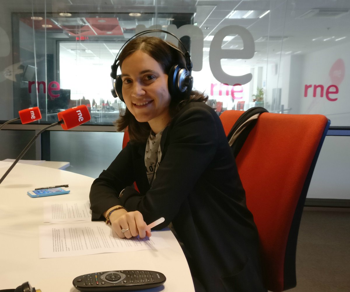 neudc's tweet photo. Es el momento de La Boticaria, Marián @boticariagarcia. El 'Efecto Perverso' de hoy versa sobre el Omeoprazol y el nuevo libro de Marián. https://t.co/kWUmy8C4Ar