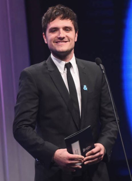 DailyJoshNews's tweet photo. #NEW Josh attends the GLAAD Awards (April 1, 2017) https://t.co/e0gzgMYlBB