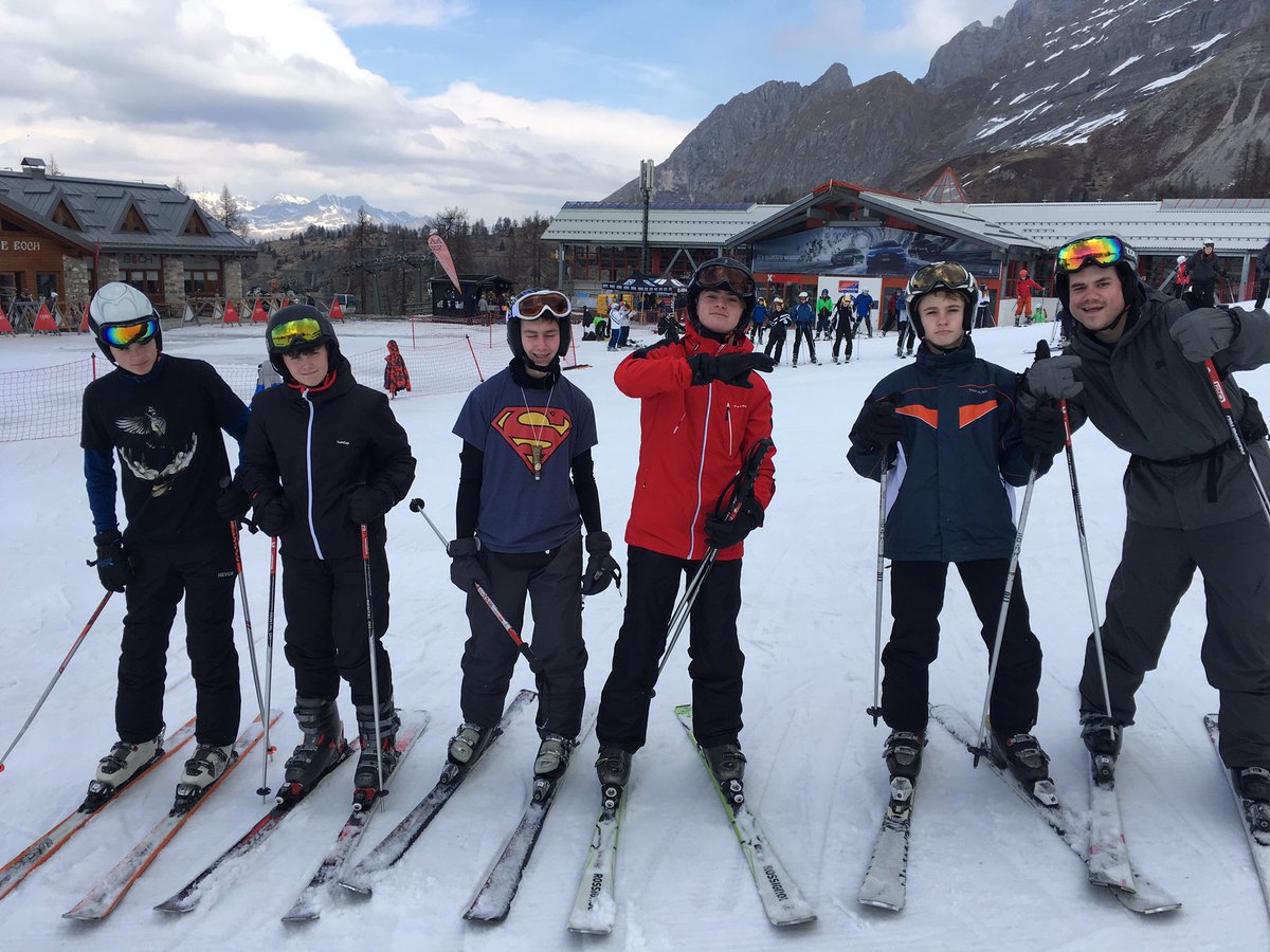 TomlinscoteSch's tweet photo. Some lads on tour and some on the floor #tomlinscoteski17 @tomlinscoteski https://t.co/LltpWvcUta