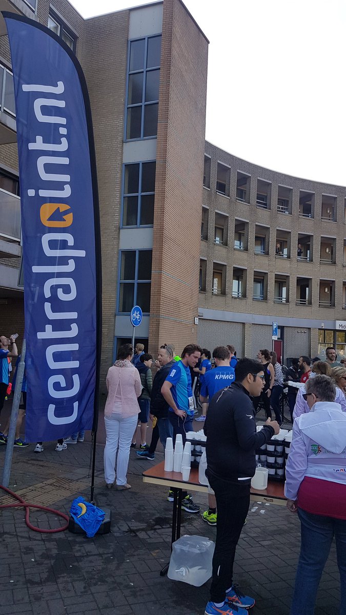 DustinGroup's tweet photo. De #lentemarathon van Amstelveen is in volle gang en @centralpoint_nl is trotse sponsor van de drinkposten en wisselpoints. @AVStartbaan https://t.co/Sq4VXRIYf4