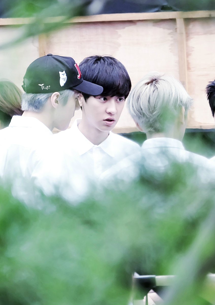 mdzlhcy_'s tweet photo. เซ็ตนี้พี่ชานหล่อจังงงงง แบบเห็นทีไรก็ชอบบ ฟีลแบบรุ่นพี่ชานยอลงี้อ่ะ กำลังยืนอยู่กับเพื่อนๆในกลุ่มที่หล่อมากเหมือนกัน55555555555 💘💘 https://t.co/j973WPYm7X