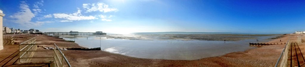 djcox91's tweet photo. Happy Sunday Tweeters!  #Worthing #Beach #Sunshine #Westsussex https://t.co/BwU9qtFYPr