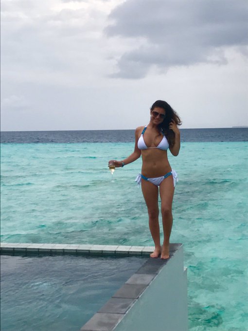 Abit windy today!!! Loving my new bikini from @BahimiBeachwear #infinitypool #maldives https://t.co/n6A25fRVyc<a href="/tag/maldives"class="tags"><span>#maldives</span></a><a href="/tag/infinitypool"class="tags"><span>#infinitypool</span></a>