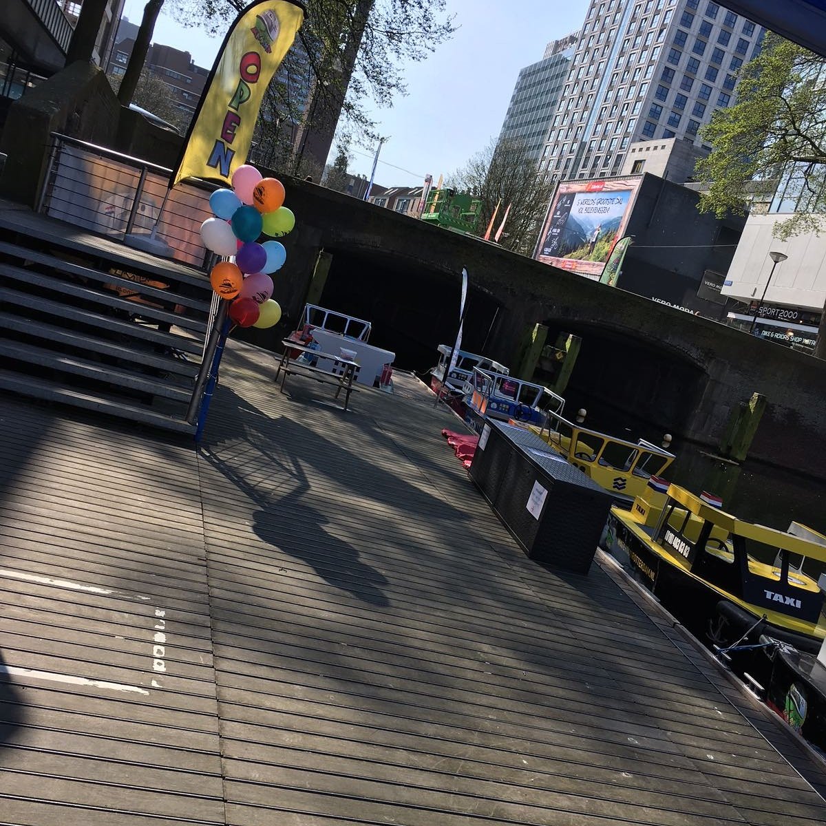 KidsMarina's tweet photo. We zijn open! Ontdek de miniatuurhaven en bestuur je eigen boot. #politieboot #containerboot #cruiseboot #brandweerboot #watertaxiboot ☉☉⛴🛥 https://t.co/EYFlwVljWU