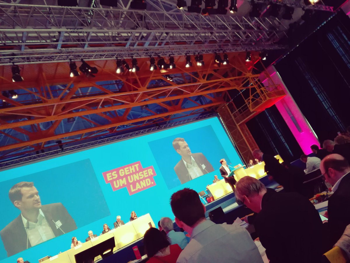 BeretRoots's tweet photo. Jetzt @johannesvogel Vorstellung Zukuftsagenda
#GermanMUT #deineZEIT #Digitalisierung #chancen #flexibilisierung #ltp17 #ltw17
# https://t.co/G4nNhDYcir