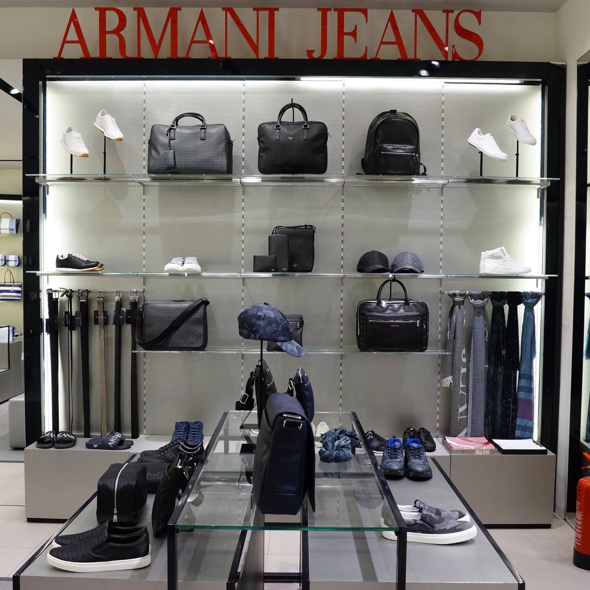 LagoonaMall's tweet photo. Armani Jeans Accessories |
The Spring/Summer 2017 collection is now available in the store!
#LagoonaMall #ArmaniJeans #Fashion https://t.co/oCDj8YCimH