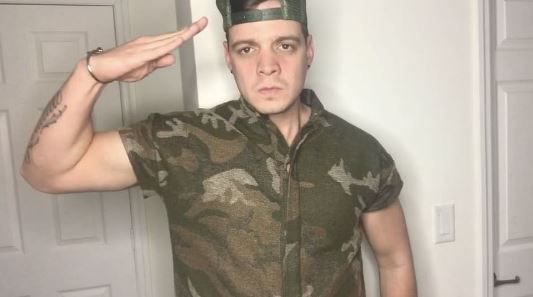 SuNoticiero's tweet photo. Mire cómo este influencer venezolano se burla de la Guardia Nacional (VIDEO) https://t.co/DwGLjzMstp https://t.co/TXUYh9G24t