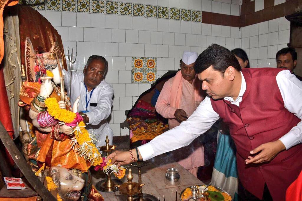 RKumarnbt's tweet photo. CM Shri Devendra Fadnavis 
Took darshan and blessings at PoharaDevi temple and at Samadhi of Sant Sevalal Maharaj  Washim dist. @NBTMumbai https://t.co/jNyUqeTt15
