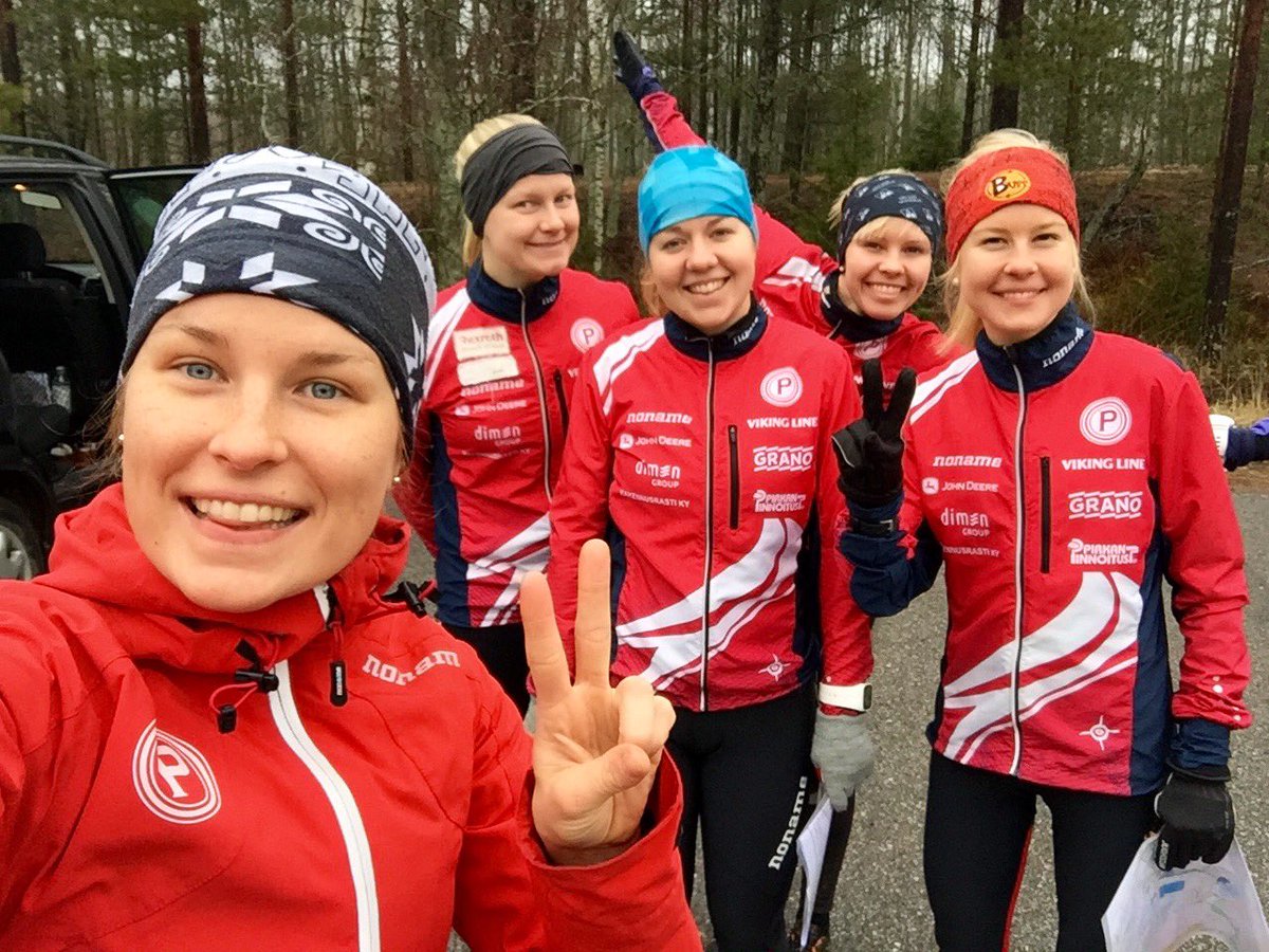 Punahilkat's tweet photo. Juhlitaanko täs etukäteen kauden tulevaa menestystä vai sitä ettei tänä vkloppuna tartte enää mennä märkään metsään?
#punahilkat #suunnistus https://t.co/fL0mzSnb7d