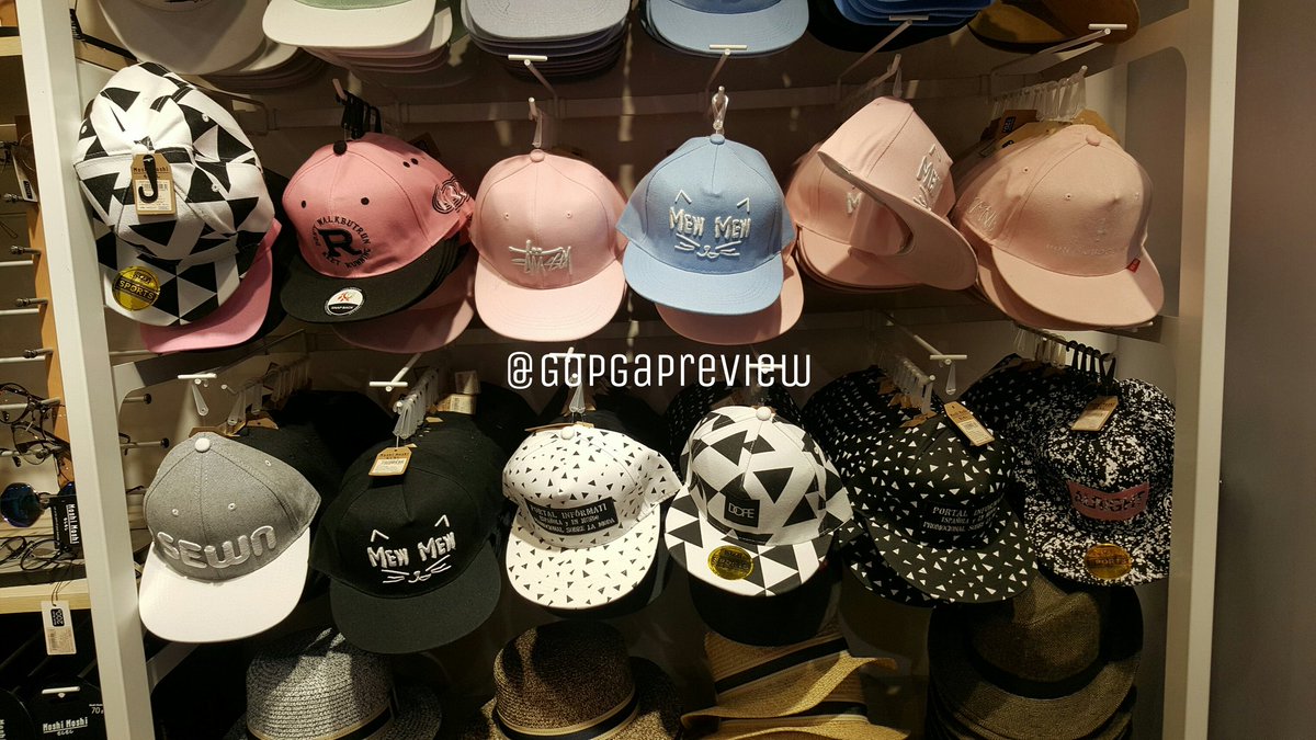 Gopgapreview's tweet photo. ร้าน moshi moshi ราคาเริ่มต้น 20 บาท ร้านน่ารักมาก มีของกระจุกกระจิกเต็มไปหมด ราคาก็ไม่แพงเท่าไร อันนี้เค้ามาสขาสำเพ็ง มีพวกแปรงแต่งหน้าด้วย https://t.co/yhEVIk6kzM