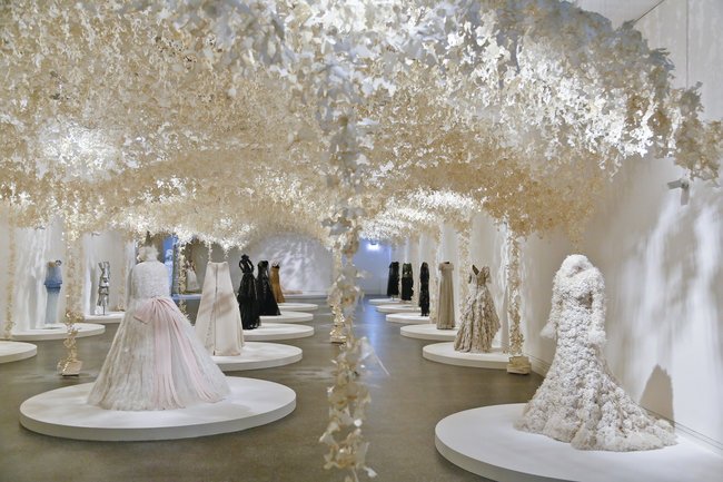 nicolebirnfeld's tweet photo. Ein Modehaus darf nur für eine Saison die Bezeichnung #HaueCouture tragen #Lagerfeld #Chanel @graspland https://t.co/LABABKh4EE