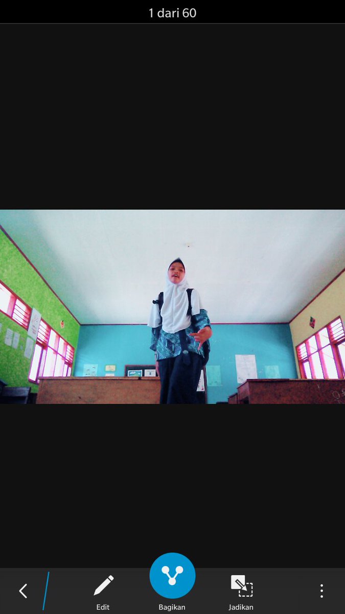 rhara_acd's tweet photo. Jadi anak sekolahan itu, gaperlu mewah, apalagi kaya....
Cukup taat pada guru lalu teladan di sekolah👅👅👅
#Rharaacd https://t.co/WB2Qe68Rgu