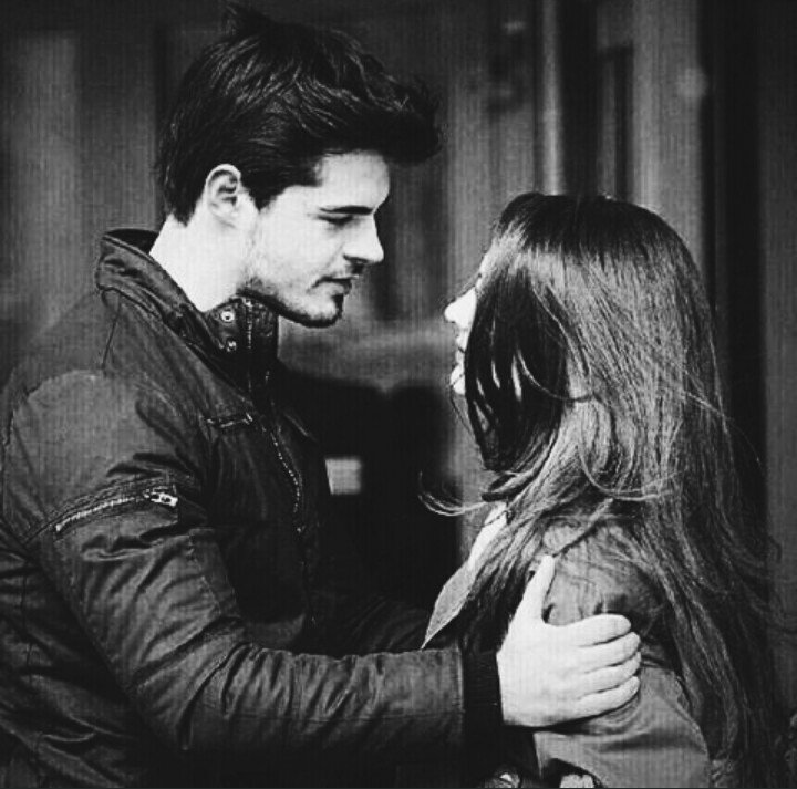 أعشق رجولته💕
 حين ينظر إليه جميع النساء ✨ 
وهو ينظر اليّ وحدي 
 و يشد ؏ـِلىٰۦيدي مبتسماً 💓
 ويقول لي : "اُحبكِ يا جميع النساء فيۧ عيني" 💛."