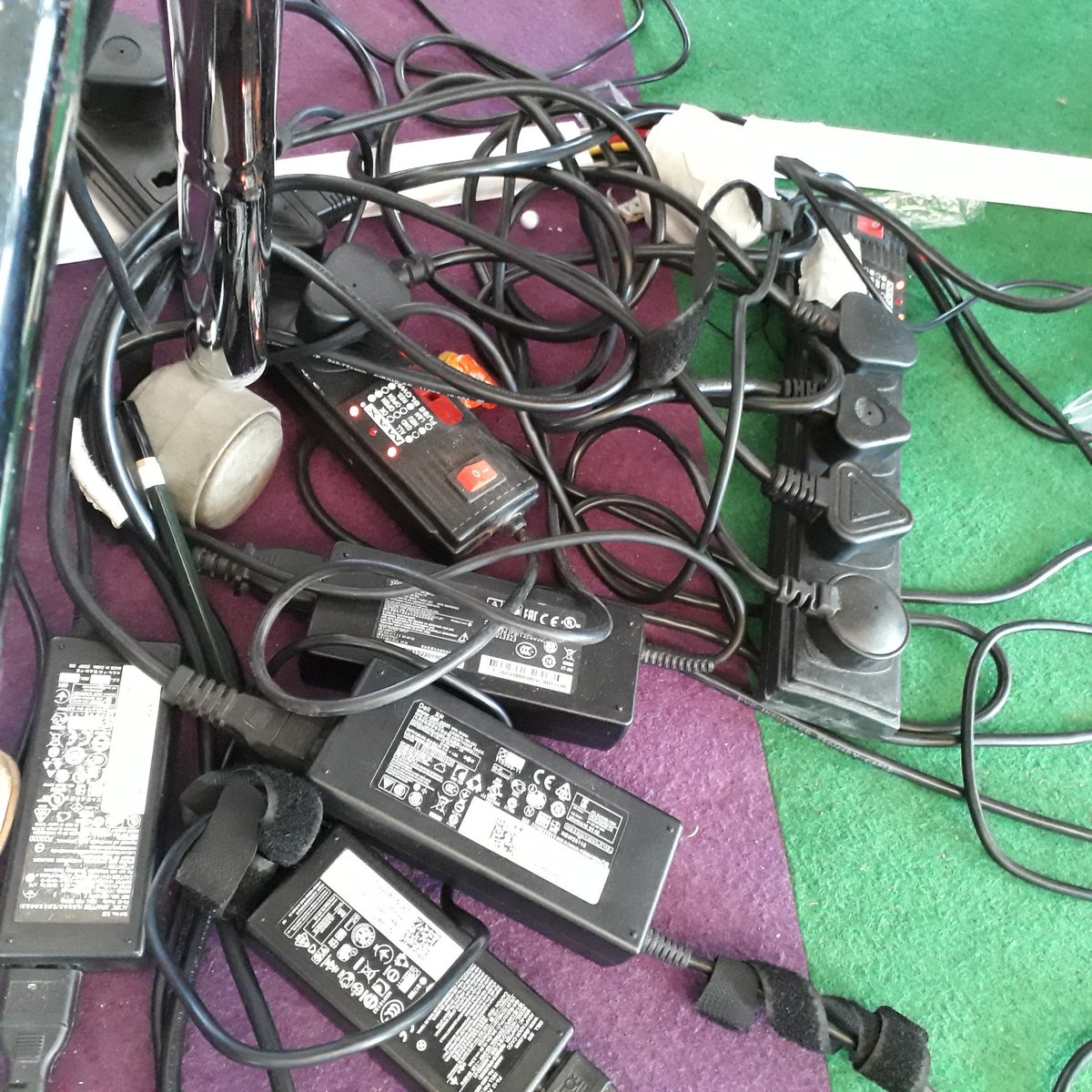 mitevii2017's tweet photo. Switches we required at our desk..
@IndiaKaIdea @PrakashJavdekar @abhayjere @anandesh @narendramodi https://t.co/5nnboNOqBQ