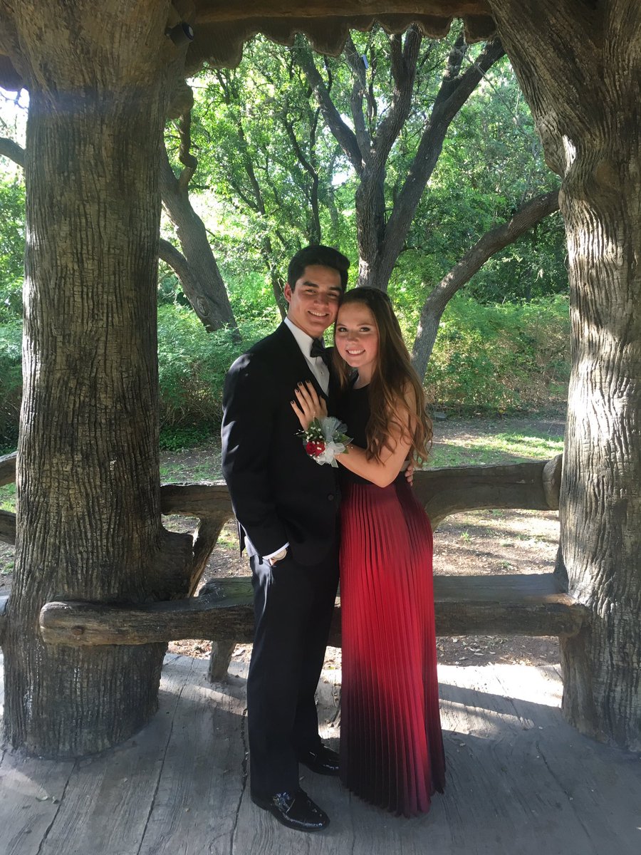 jonny_espinosa7's tweet photo. Great night with an even greater girl https://t.co/qIOcuTmqNl