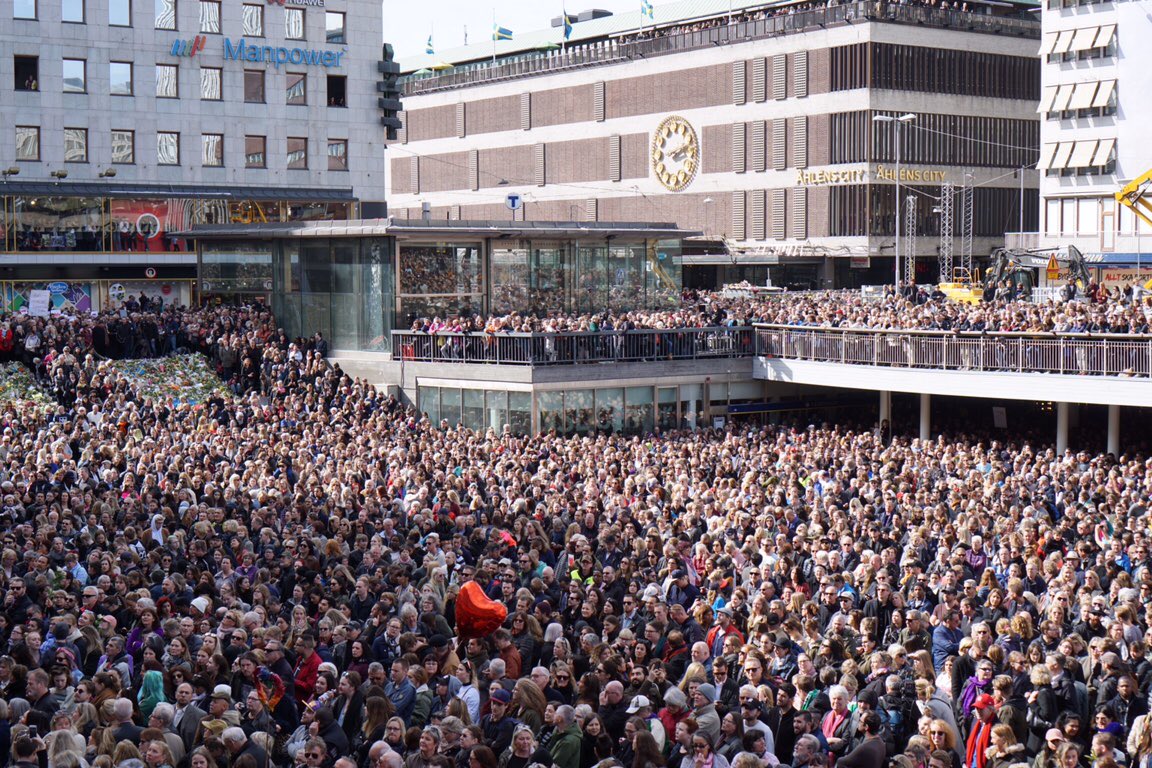 Ygeman's tweet image. Var en av tiotusentals Stockholmare som hedrade offren för terrorattacken och hylllade kärleken. Terrorn kommer aldrig besegra oss