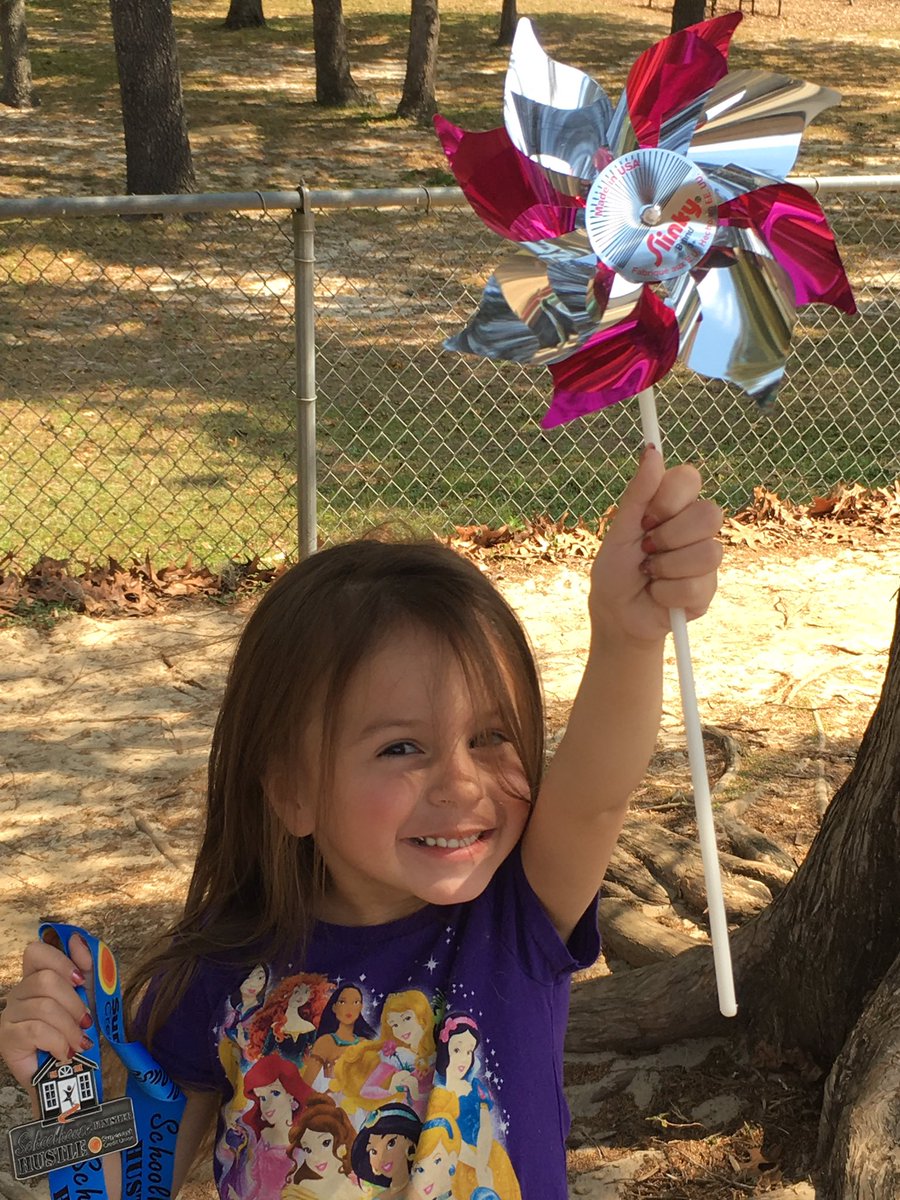 kinderfun1's tweet photo. Testing wind using pinwheels #celebratelps #outdoorlearning @CitrusSchools https://t.co/rWv138toUT