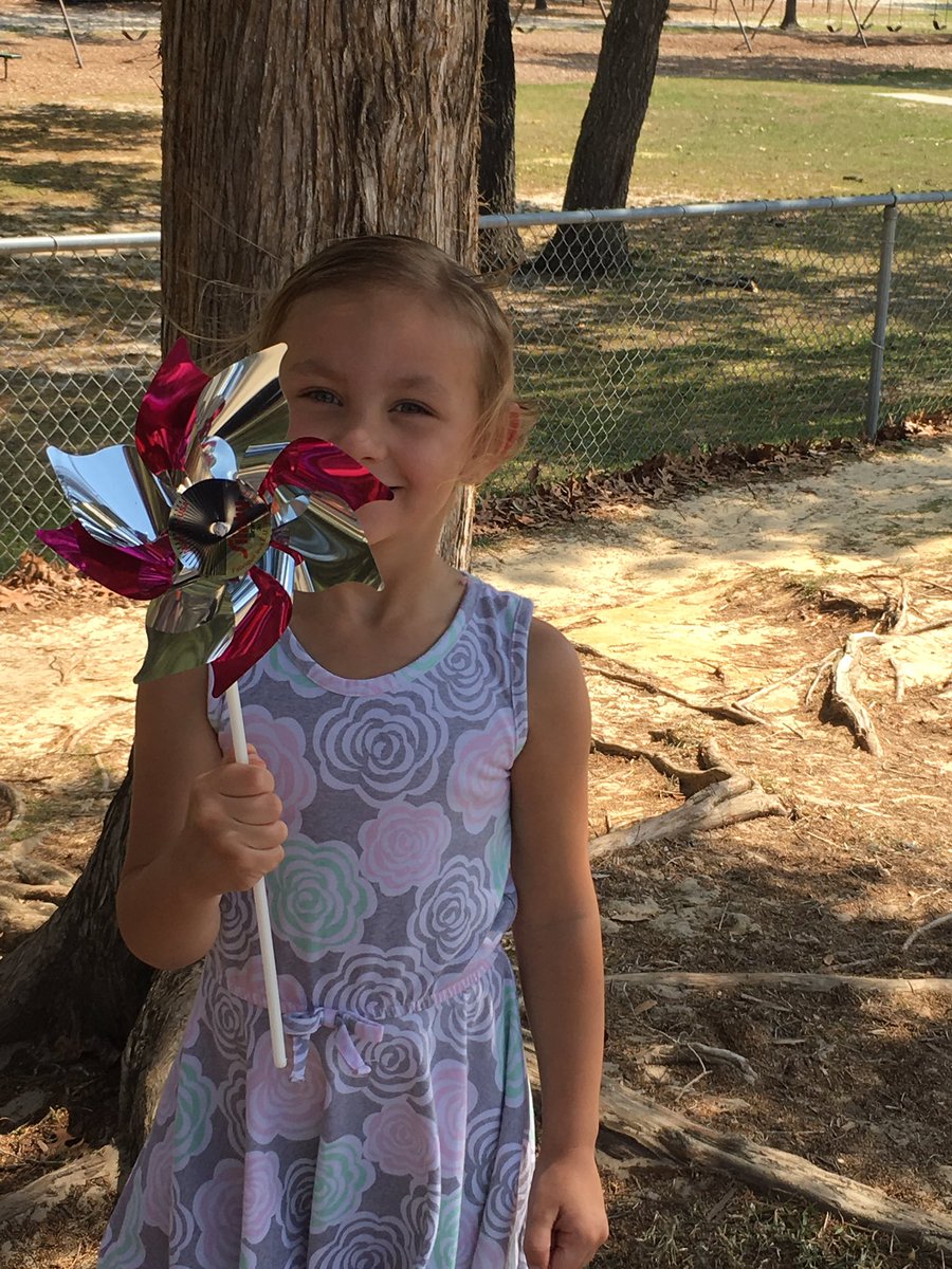 kinderfun1's tweet photo. Testing wind using pinwheels #celebratelps #outdoorlearning @CitrusSchools https://t.co/rWv138toUT