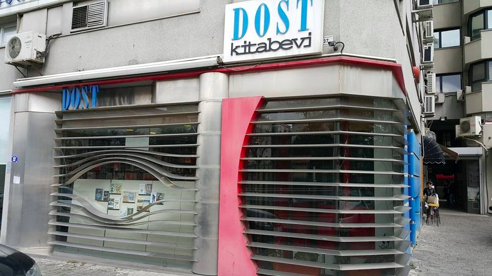 alirizataskale's tweet photo. Tunalı Dost Mayıs'ta kapanıyor. Gerekçe kâr etmemesi. Çölleşen Türkiye'de sürpriz değil. Her yer kahveci her yer kebapçı olsun da kurtulalım https://t.co/WE8QrkT5Dw