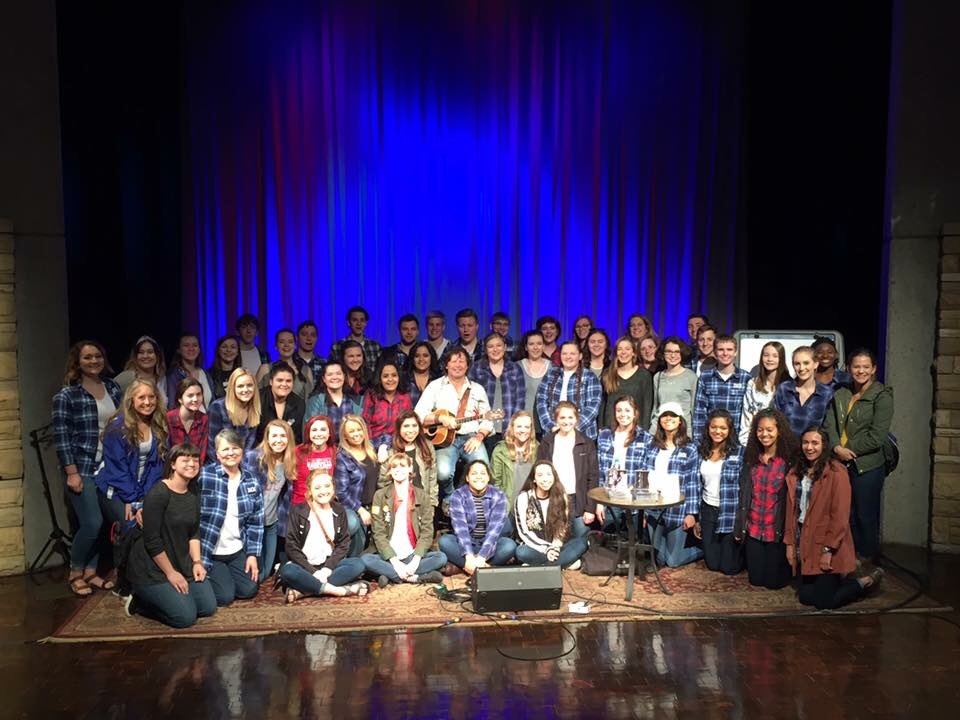 cnhschoir's tweet photo. It's been a great trip to Nashville! #CNHS #Northstars #musicmen #debs #25thstreetsingers https://t.co/I0EU0bNe48