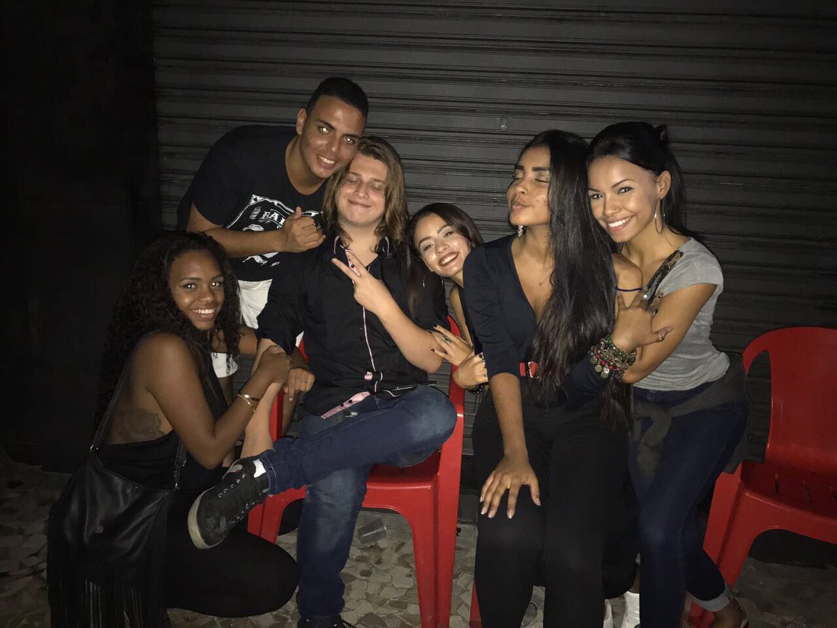 suaandressa's tweet photo. Amigo que fizemos e eu gostaria de reencontrar #voltamigo https://t.co/8RxrmMjUCz