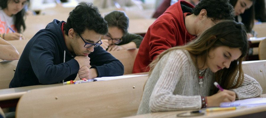 A3Noticias's tweet photo. Un estudio recomienda que las clases empiecen a las 11 de la mañana y no a las 9 https://t.co/uoZUcoYcdY https://t.co/14zJt8BFRi