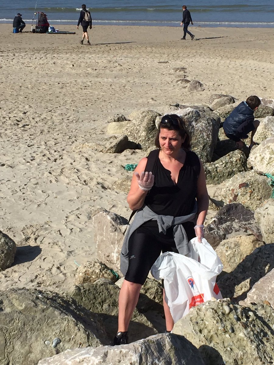 HelpAssosLille's tweet photo. Y'a du boulot 😬#nettoyagedeplage #hautsdefrance https://t.co/YuxW4lqDC9