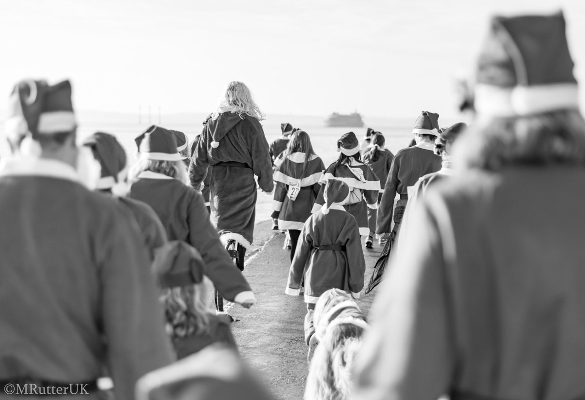 MRutterUK's tweet photo. Forgot about my #santarun2016 photos #santa #run #RNLI #southsea #portsmouth #seafront #fort #fun #blackandwhite #blackandwhitephotography https://t.co/yqJDHwqb3r