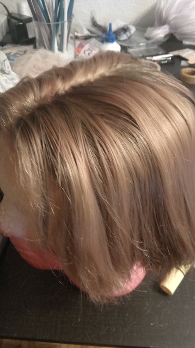 CaptainTuchy's tweet photo. Diferencia entre raíces oscurecidas y pelo base #wigcomission https://t.co/LdhThpjnPe