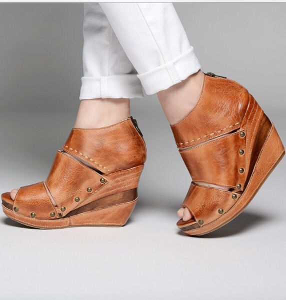 shophipchics's tweet photo. We're cuckoo for BedSTU! The latest spring styles are all the rage! #springfootwear https://t.co/kZ8PMFUz57