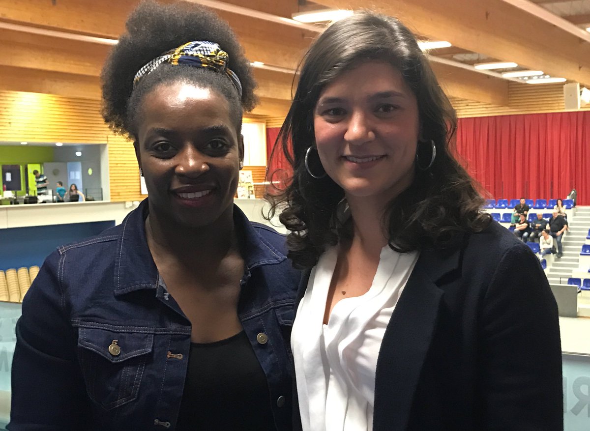 Marie_LeVern's tweet photo. 30 ans du club de judo #BellevilleSurMer #PetitCaux un moment joyeux avec bénévoles, judokas, parents &amp; une grande championne @GevriseEmane https://t.co/gc1bahgrQU