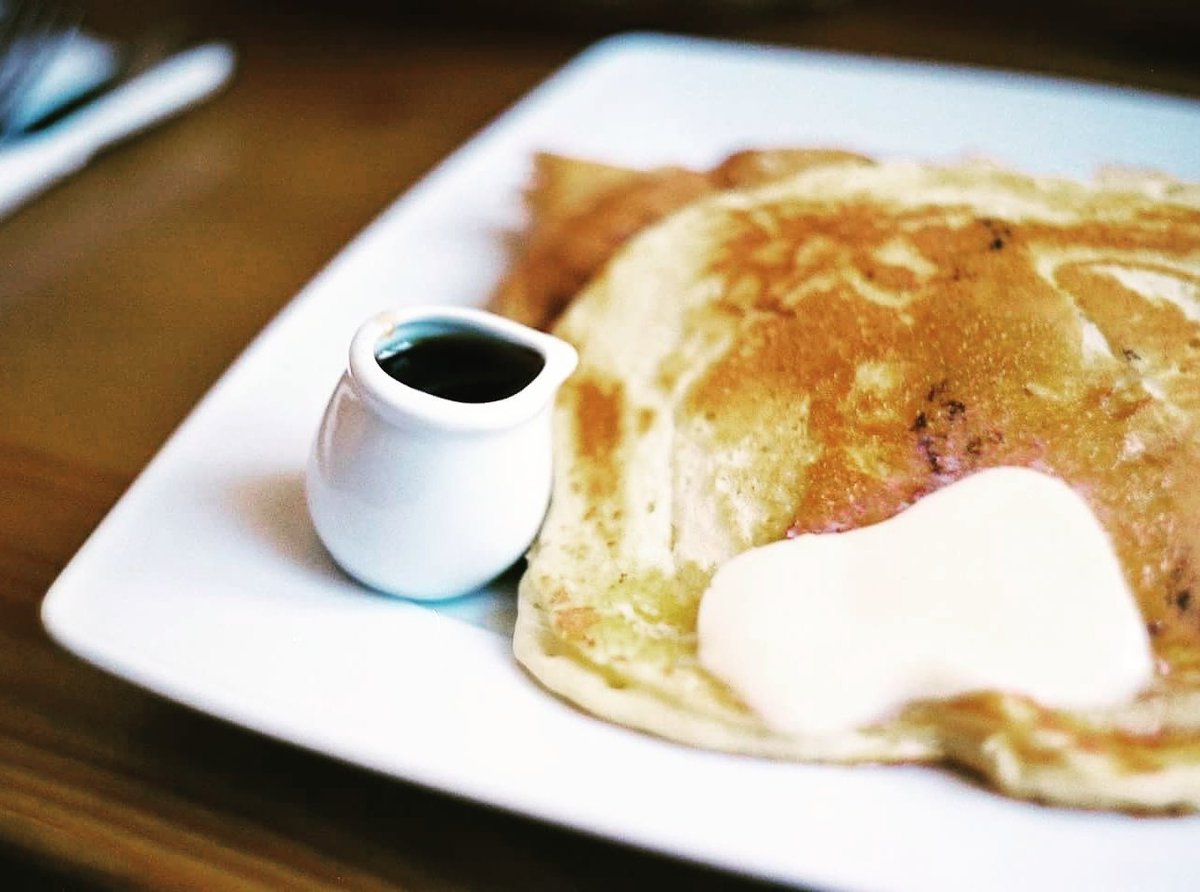 Dishique's tweet photo. Sunday's are for pancakes! Hope everyone is enjoying the beautiful weather. #brunch #sundayfunday #springishere https://t.co/V6zwdnLLz7