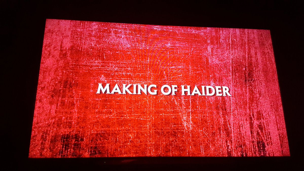 SwoonyLoony's tweet photo. Had a re-run of #Haider 💣at home 🏛 Tipping my hat towards  Vishal Bhardwaj Sir 🎩🙏And what an acting by @shahidkapoor ✌✌

#AbsolutClassic 🎯 https://t.co/NP42w1Z3tm