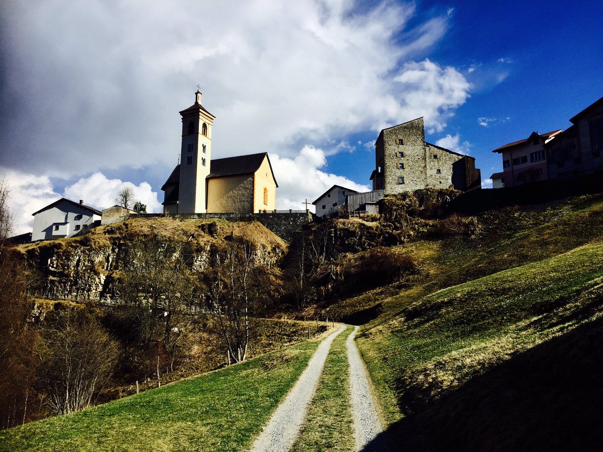stadtlandschaft's tweet photo. #stierva #grison https://t.co/H5hsoTmEvk