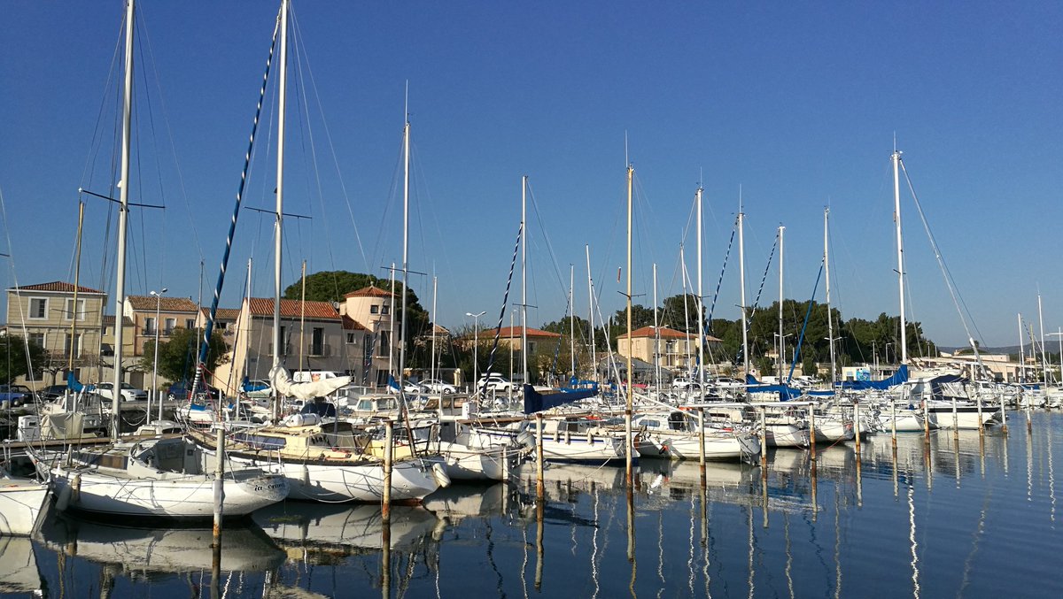 tikehau_pf's tweet photo. #Bouzigues, le petit Saint Trop de l'étang de #Thau, berceau de la conchyliculture méditerranéenne
#ThauAgglo @Thau_agglo #MagnifiqueFrance https://t.co/rwMBd5rrMh