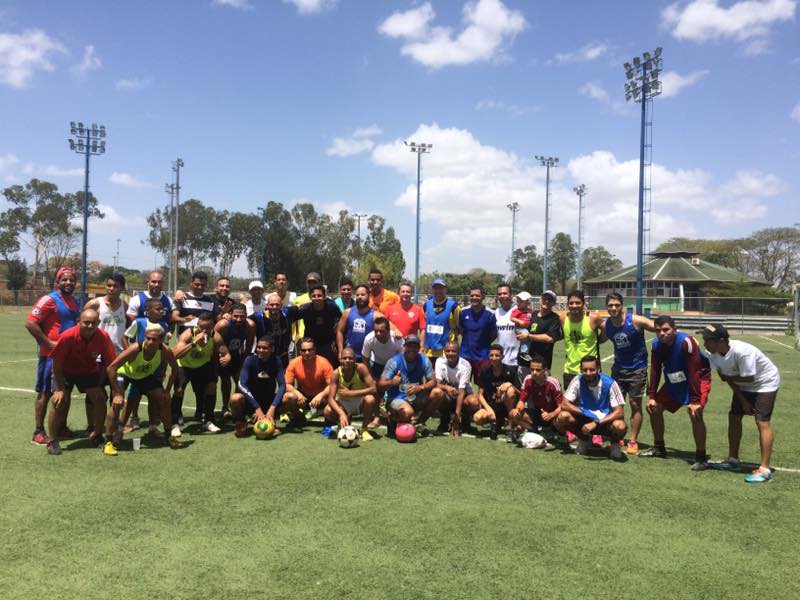 LLOVIZNARUNNERS's tweet photo. Excelente caimanera de fútbol con los diferentes club de corredores de la zona. https://t.co/ztZyhK0KmM