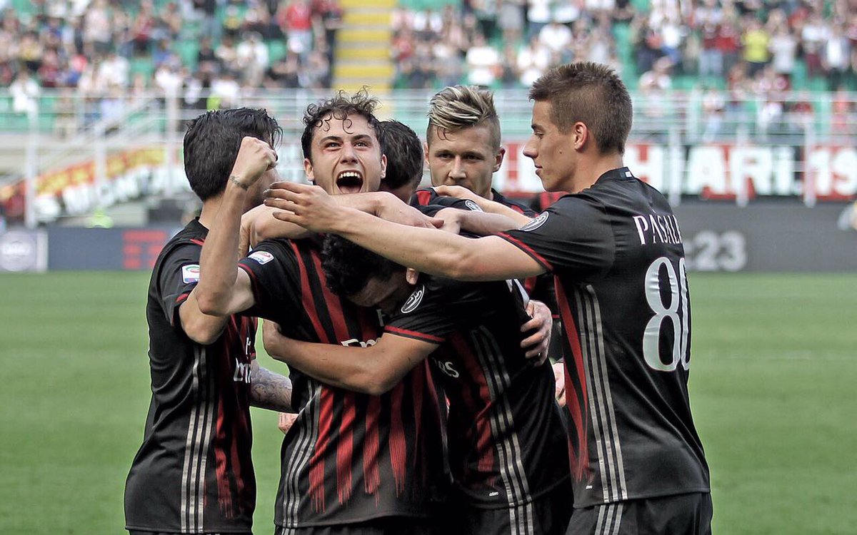 davidecalabria2's tweet photo. 3 punti importantissimi, la lotta continua... 💪🏼❤️🖤 @acmilan  #weareacmilan https://t.co/7C1N1exPPA