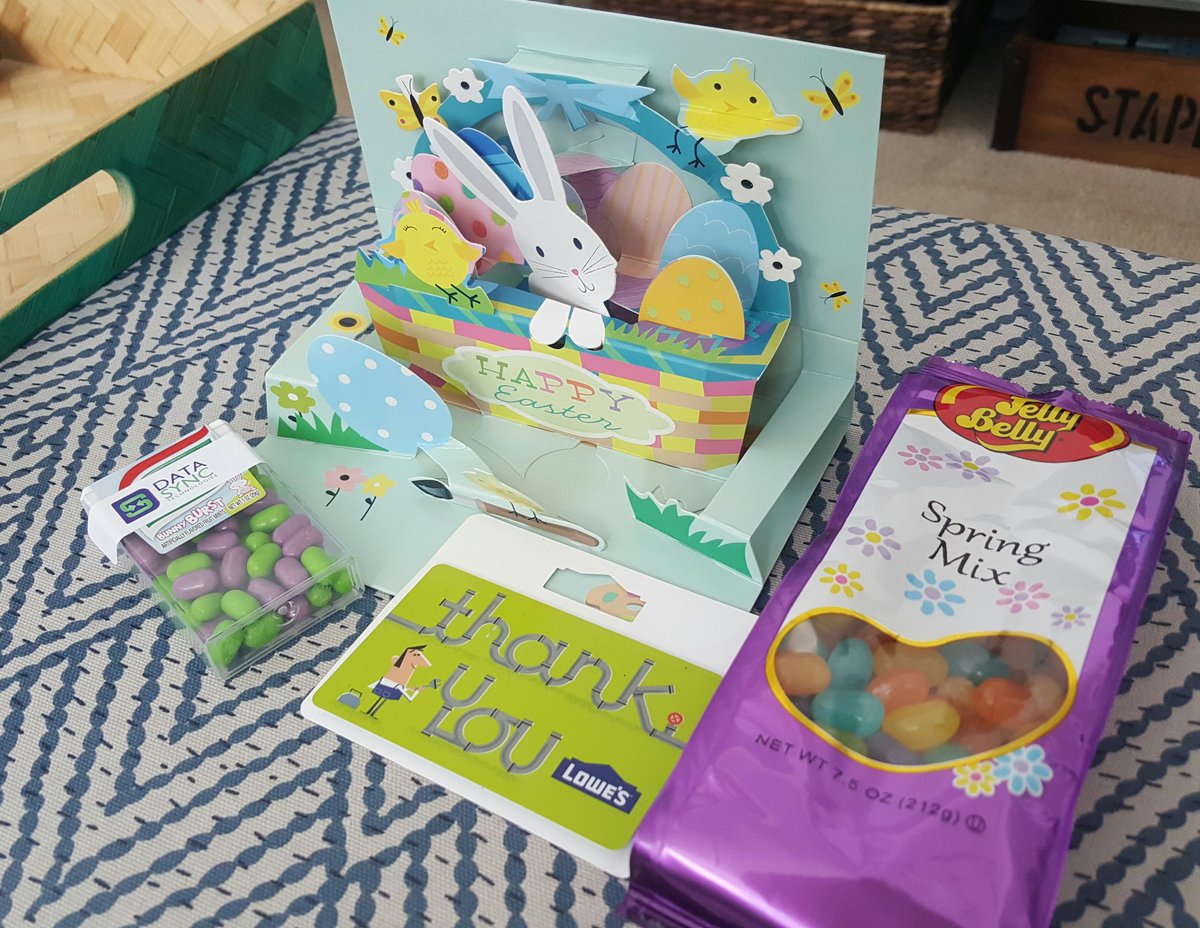 Cindy_DST's tweet photo. @datasynctech awww thanks for the spring candy and @Lowes gift card care package :) https://t.co/jG2uCPfZTT