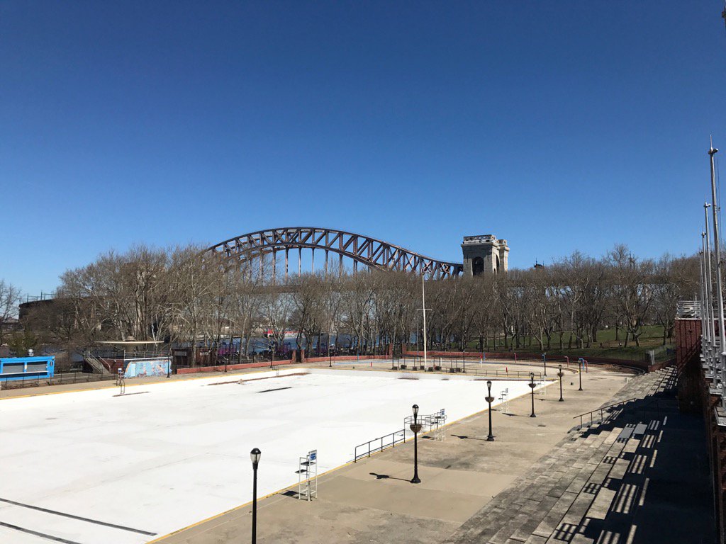 lizzyS's tweet photo. #hellsgatebridge #astoria #newyork #astoriapool https://t.co/BsFCc3rTpl
