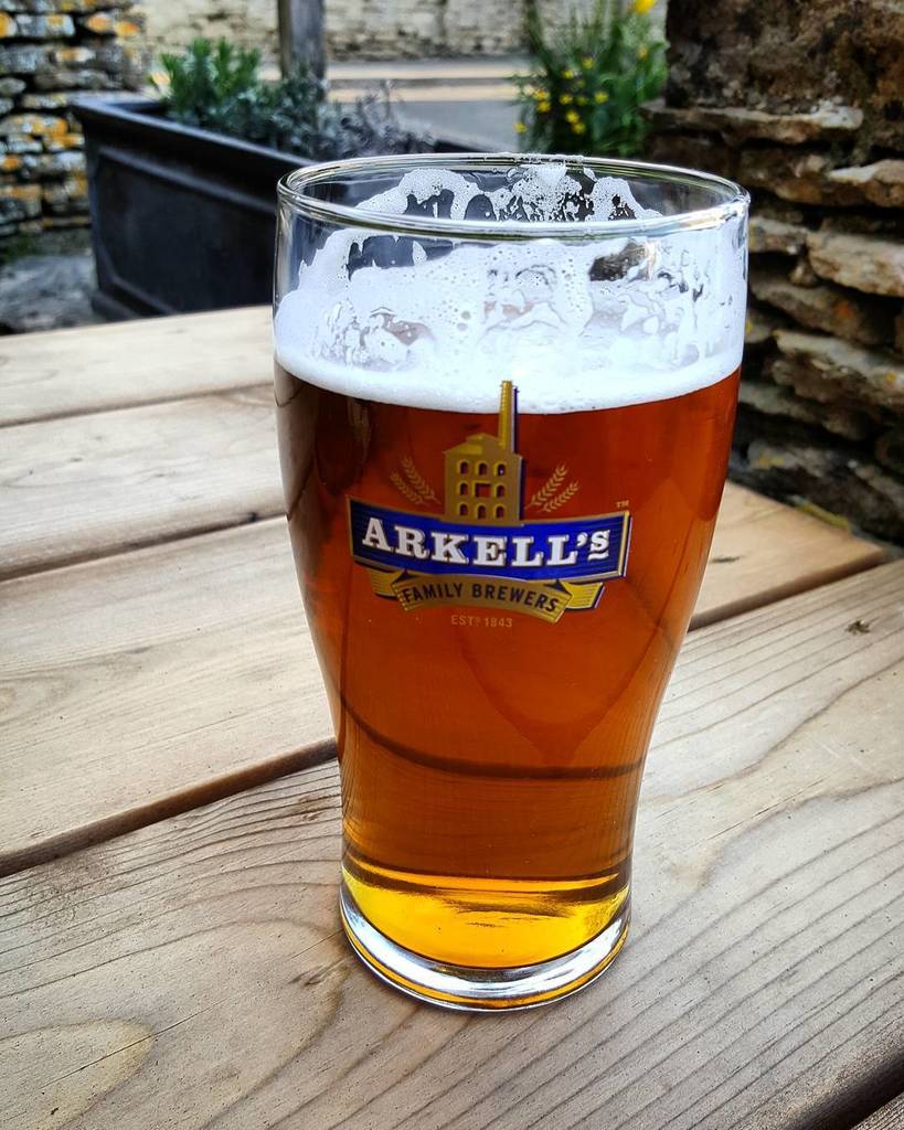 pbillinghurst's tweet photo. Ahhh - amazing day so had to go to pub for a pint of #arkells #hoperation #ipa #bull #fairford with @jazzyogg https://t.co/HROD8N97AI https://t.co/qBfZI7w9GZ