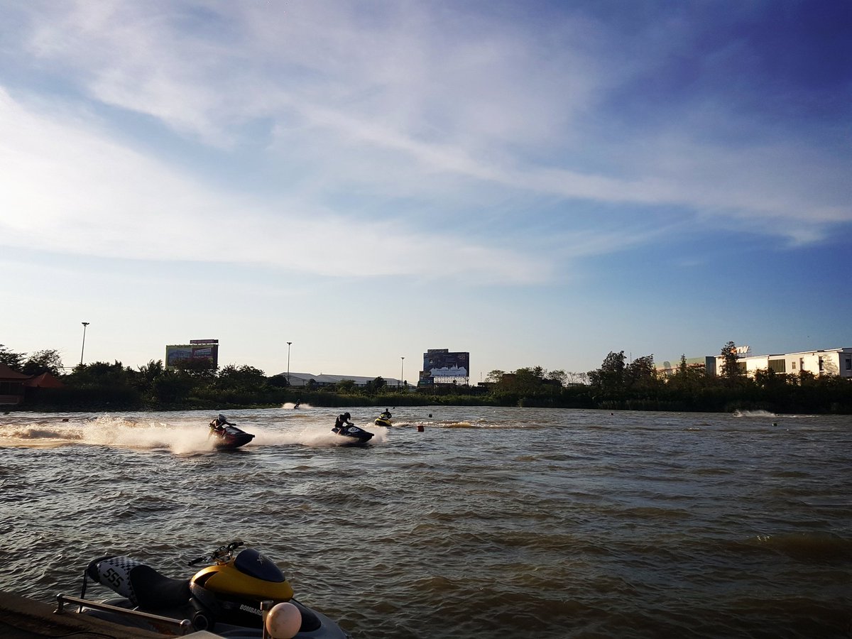 GolanyaS's tweet photo. My new favorite sport.
Feeling much more tired than what I thought! 😰
Really fun though!
#LansExercise #JetSki #Blaster #WaveBlaster https://t.co/EMVhxESXdx