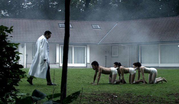 ChilangoCom's tweet photo. 5 clásicos del cine grotesco solo para mentes retorcidas https://t.co/6hihIoGmbV https://t.co/GtSt9o8yZW