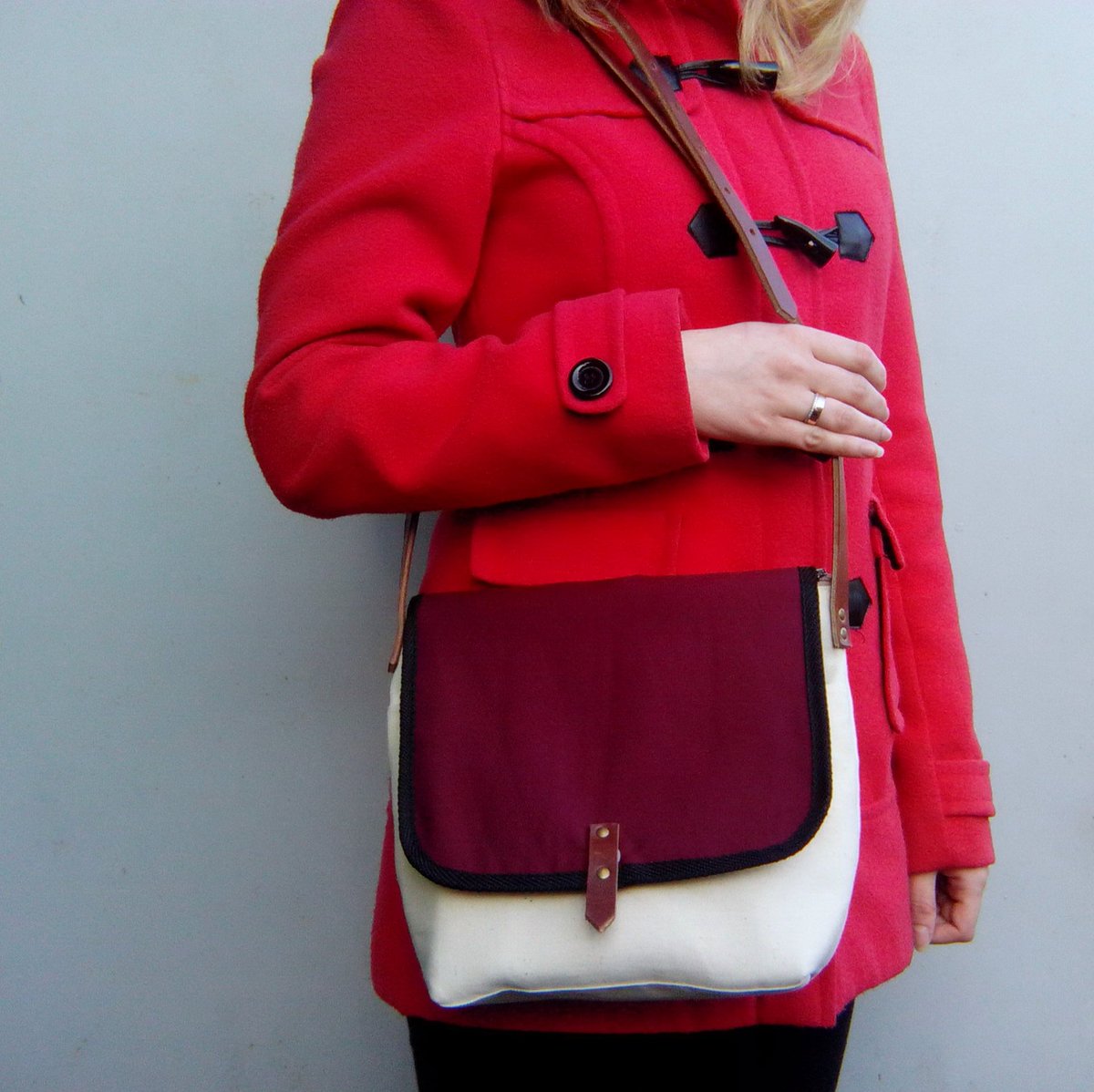 SeraphimaBags's tweet photo. New #waxedcanvasbag #waxedcanvas #womenmessenger #waxedcanvassatchel #etsyshop #etsybag #leather #leatherstrap #womensatchel #etsy #womenbag https://t.co/4dycUD51ie