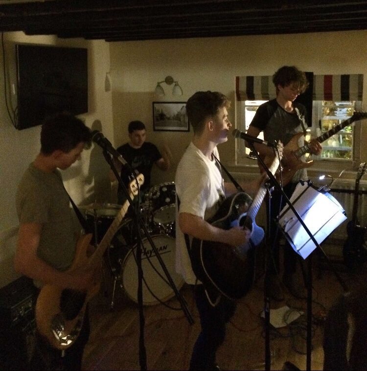 It was great to play at The Fox on Friday. Huge turnout and amazing support! Thank you to everyone who came down to watch ❤️🌹