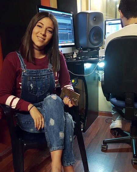 LeaMakhoul's tweet photo. Happy palm sunday! From the studio, with Love. 💞 #LeaMakhoul https://t.co/0DzCIPR6Ab