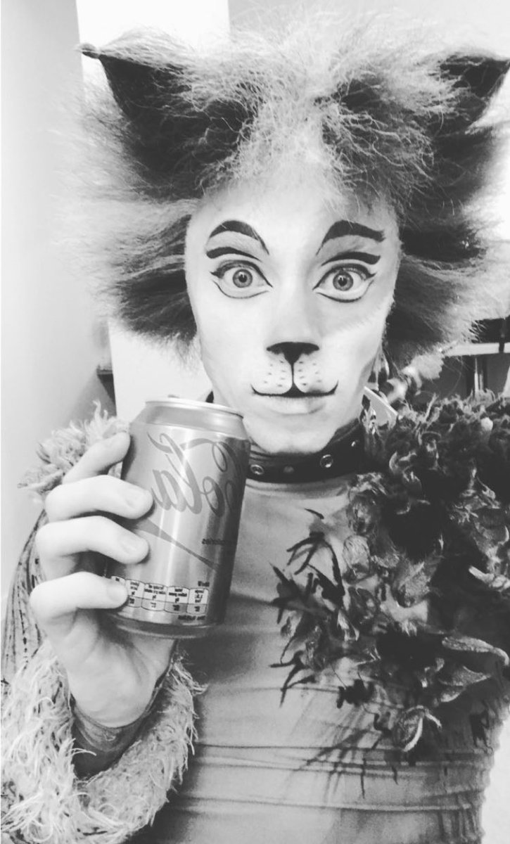TumbleTomy's tweet photo. Cola cat coming atcha. https://t.co/VrALP5iq2U
