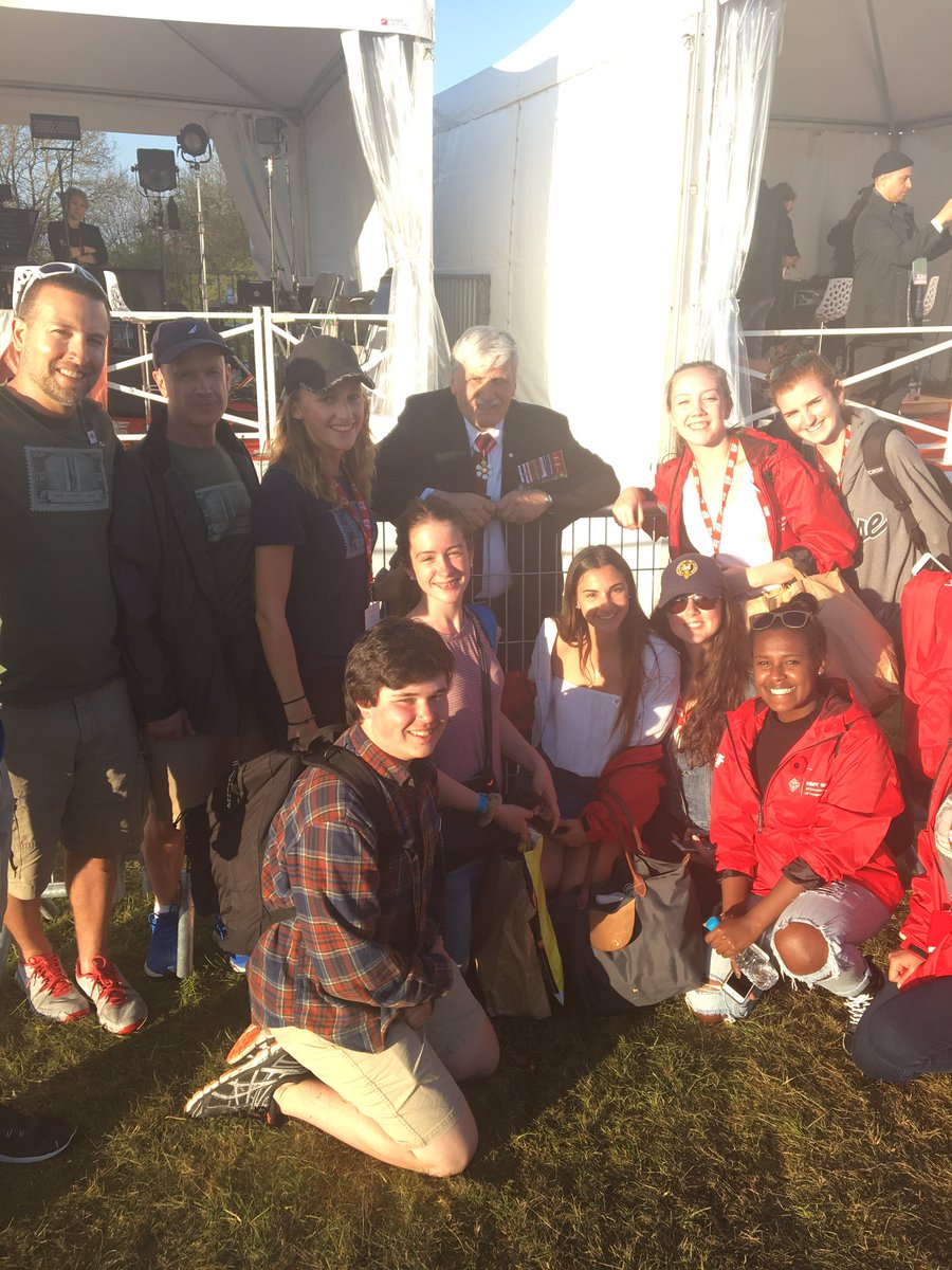 VIMY100_AHS's tweet photo. General Dallaire with AHS #Vimy100 https://t.co/eHb40Putjx